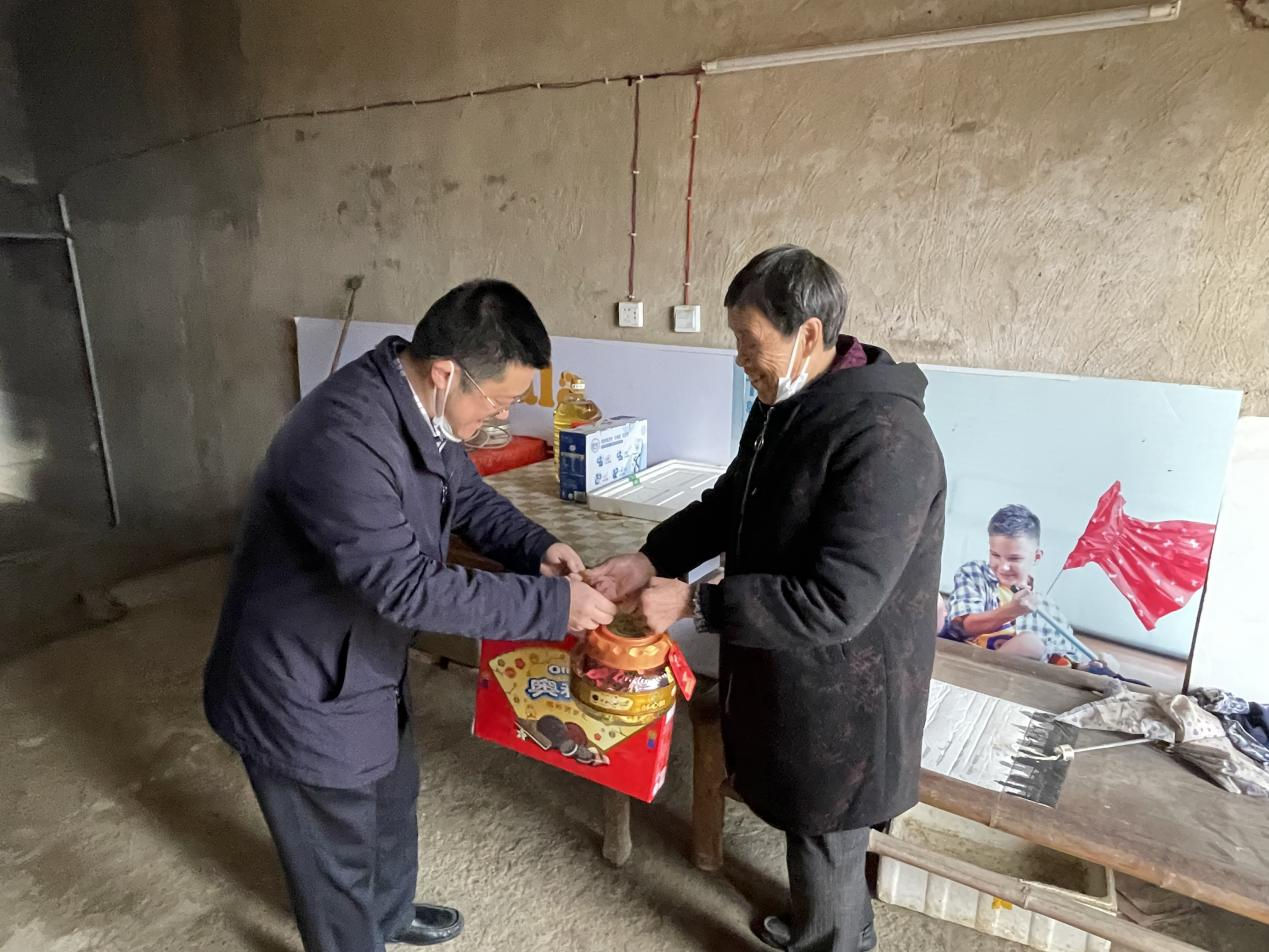 結對幫扶促發展 走訪慰問暖人心 武體公司助力鐵爐村鄉村振興建設
