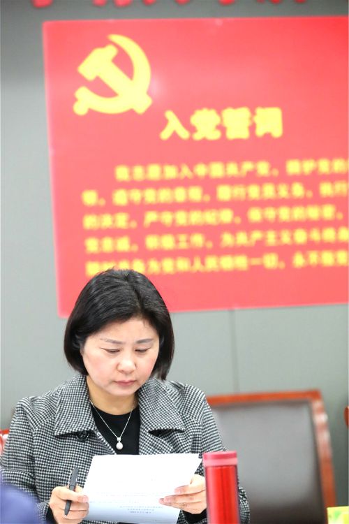 公司黨委召開中心組（擴大）會議 傳達學習區(qū)紀委八屆三次全會精神(圖4)