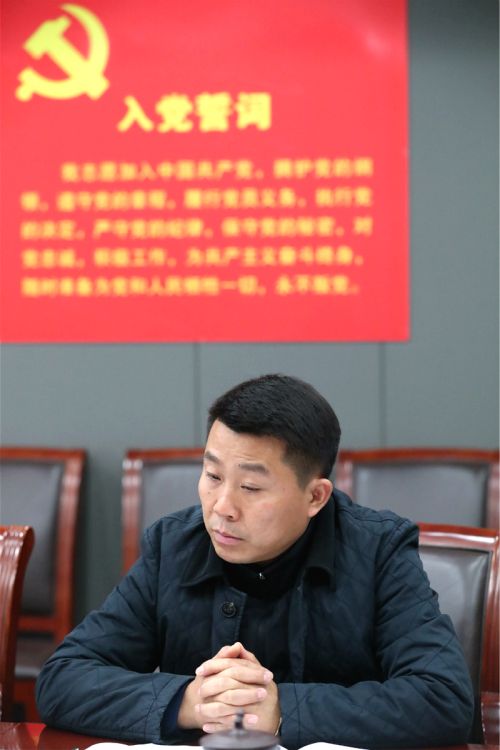 公司黨委召開中心組（擴大）會議 傳達學習區(qū)紀委八屆三次全會精神(圖3)