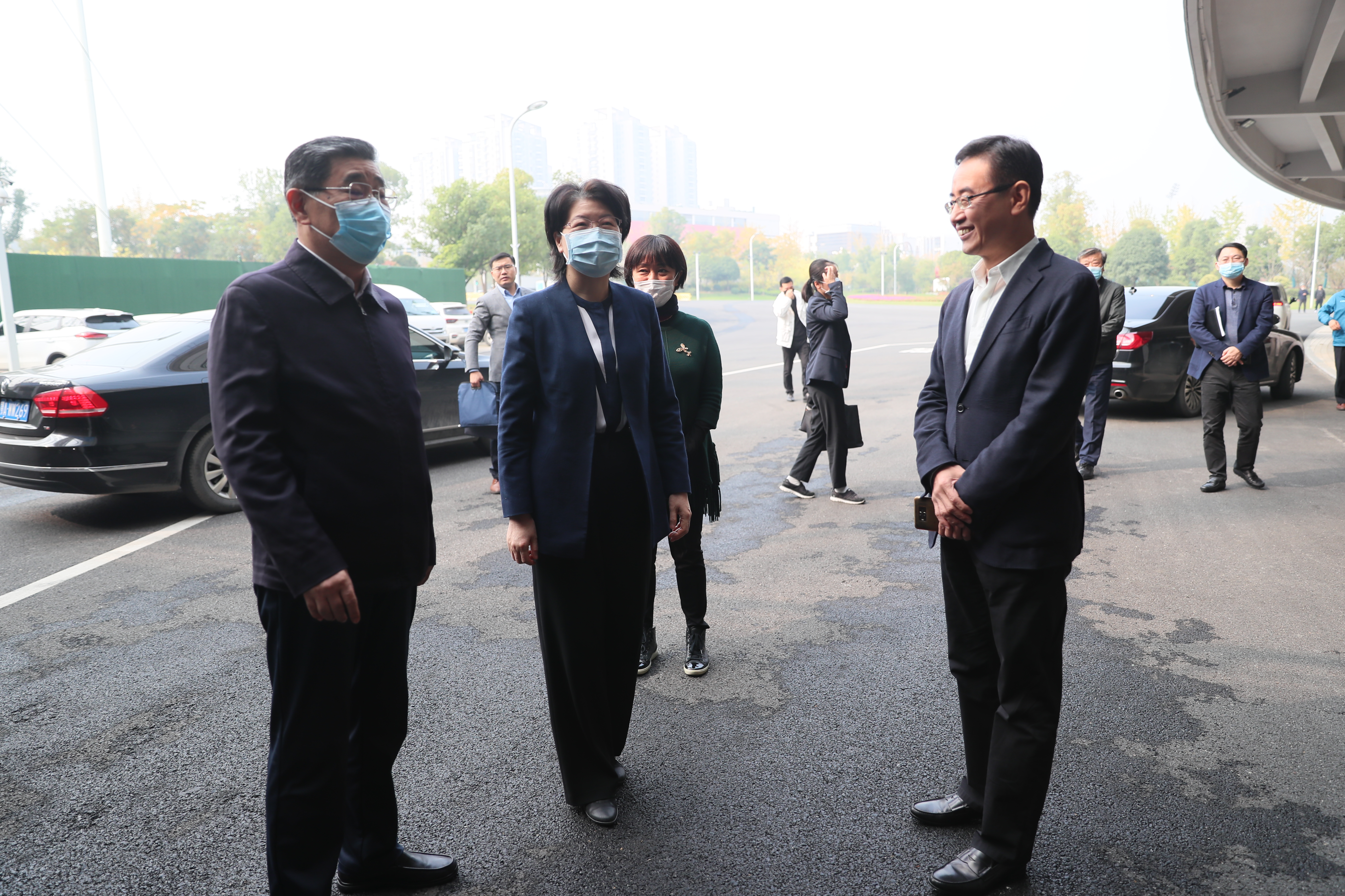 副省長肖菊華來公司調研：武漢體育中心在做好軍運會“后半篇文章”中具有標桿意義(圖1)