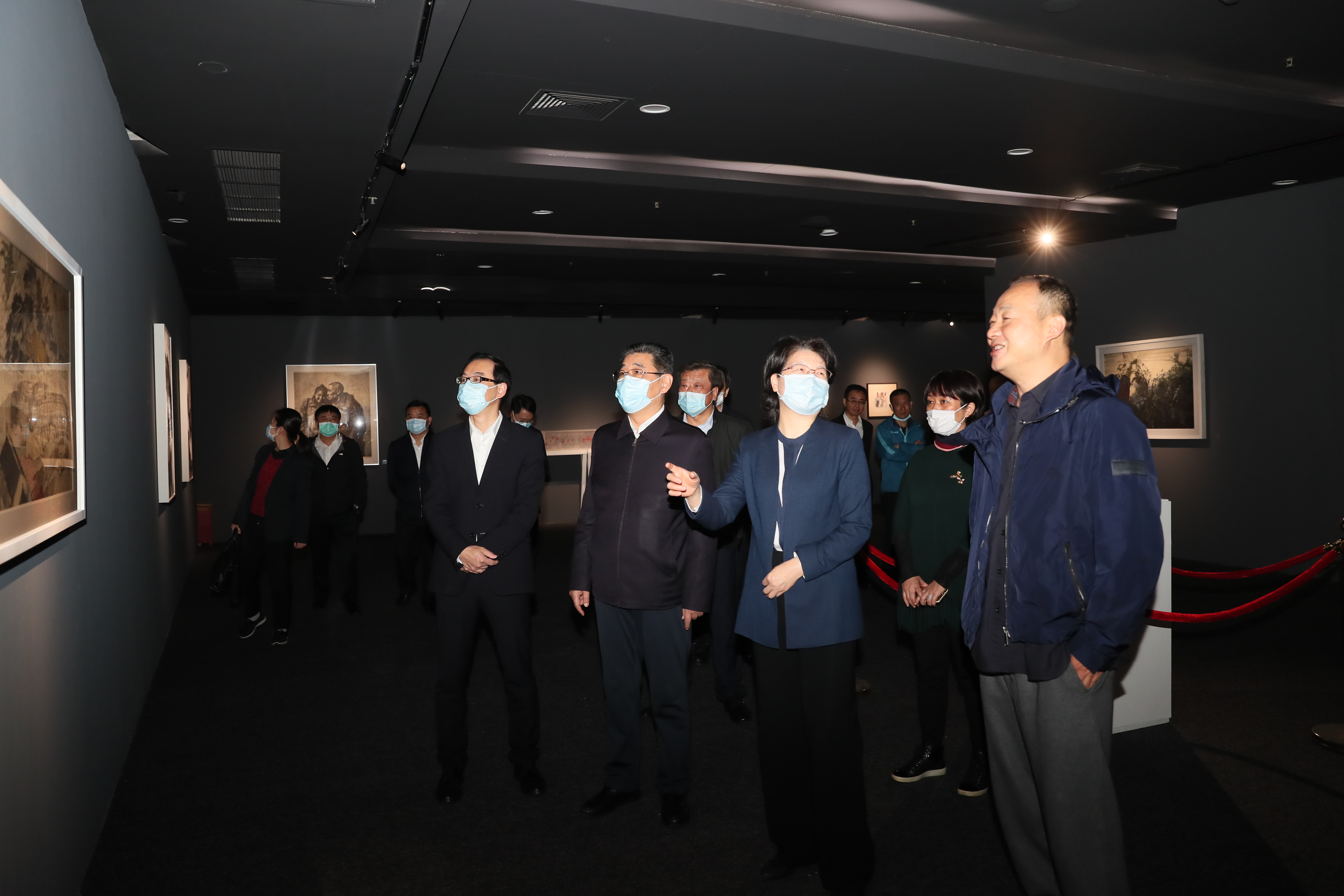 副省長肖菊華來公司調研：武漢體育中心在做好軍運會“后半篇文章”中具有標桿意義(圖5)