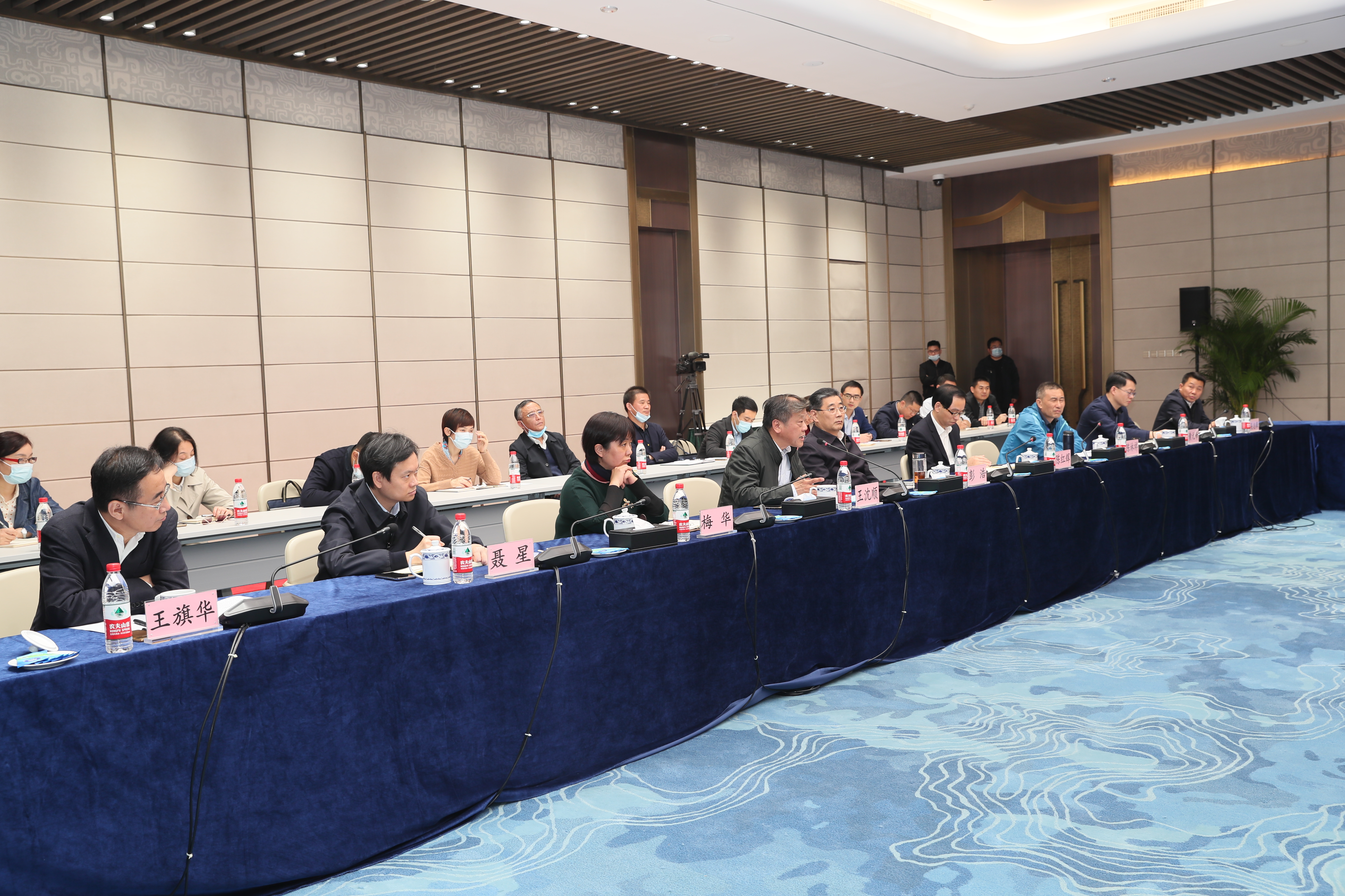 副省長肖菊華來公司調研：武漢體育中心在做好軍運會“后半篇文章”中具有標桿意義(圖10)
