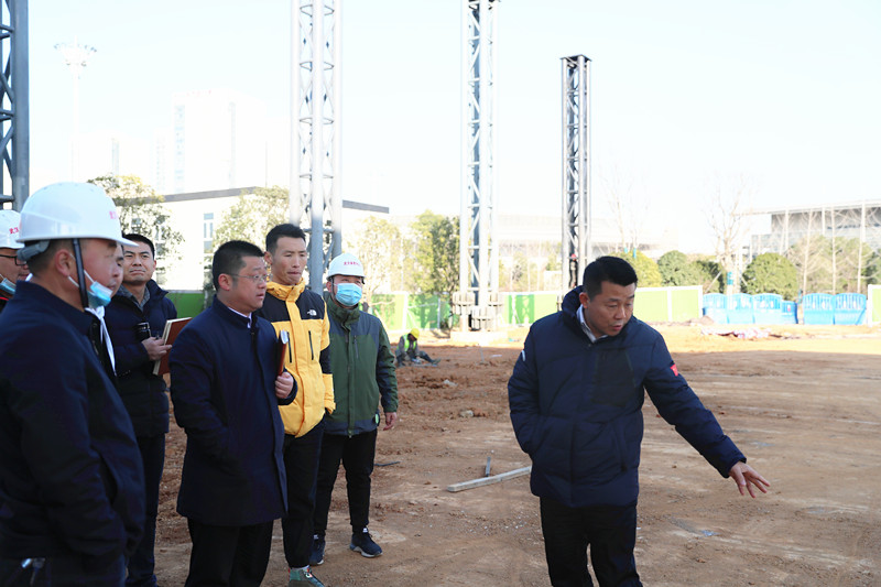 公司領導檢查軍運會賽后利用項目建設(圖6) 公司領導檢查軍運會賽后利用項目建設(圖6)